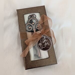 Large Bronze Colored Skeleton Key Gift